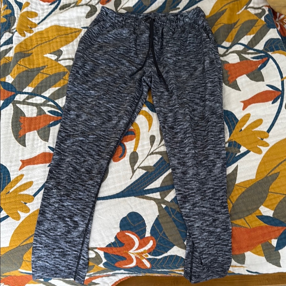Lululemon jet crop